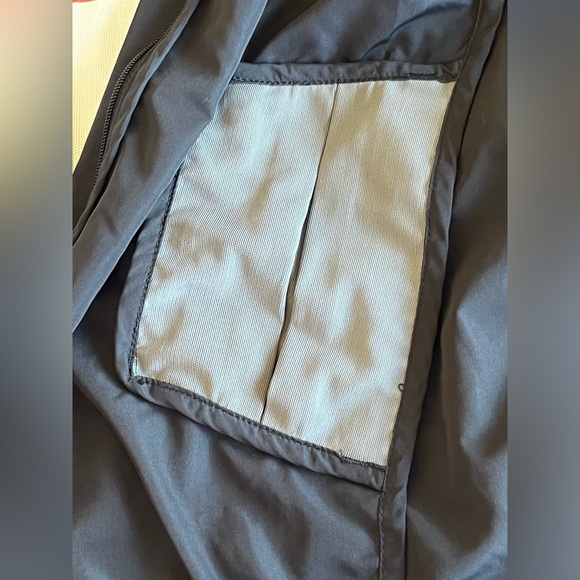 Helly Hansen - The Stratos Jacket Sz M “Pack n’ go” Lightweight Windbreaker - Picture 10 of 16